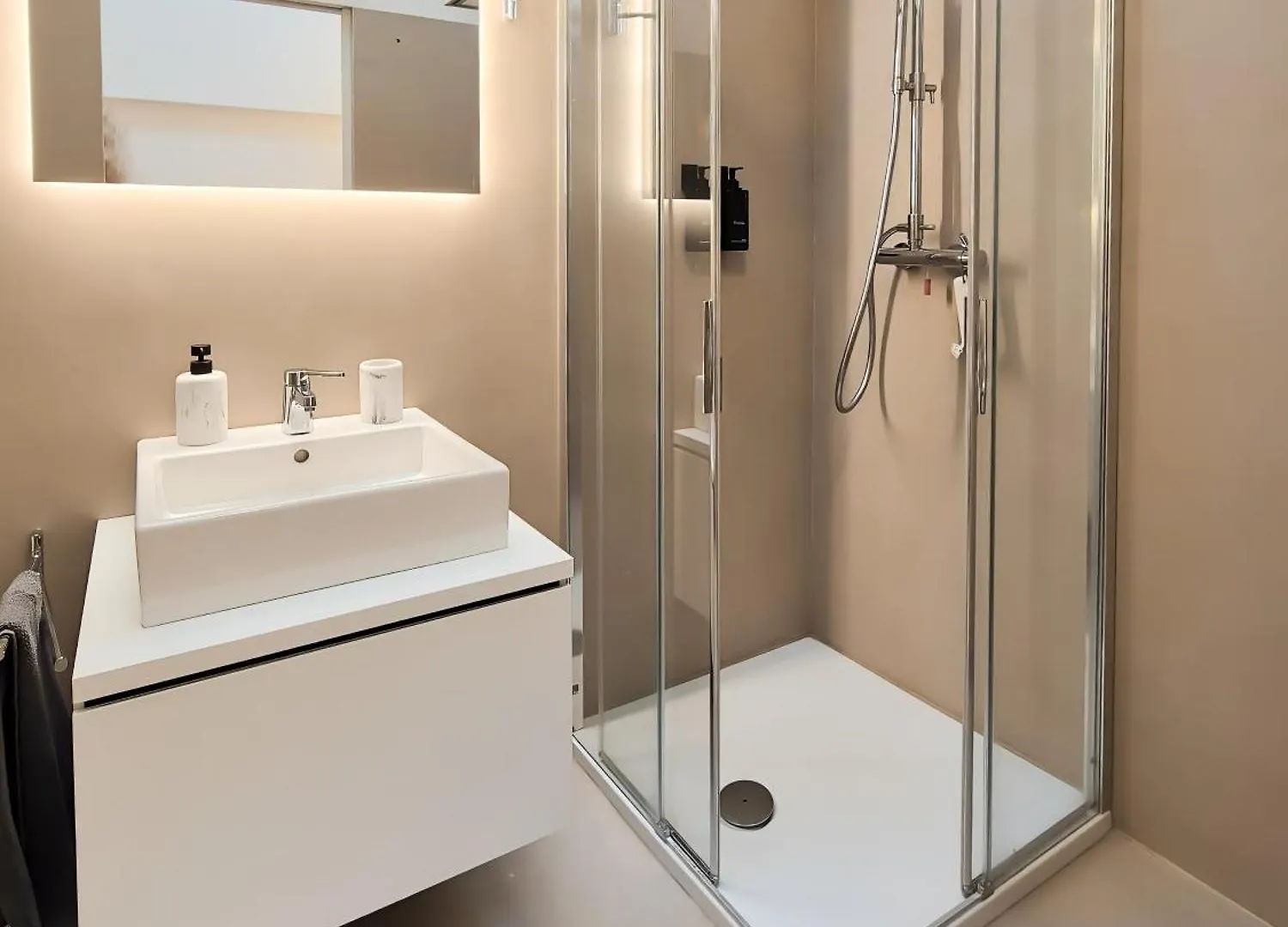 Appartement Modern Loft, Design & Comfort Milaan