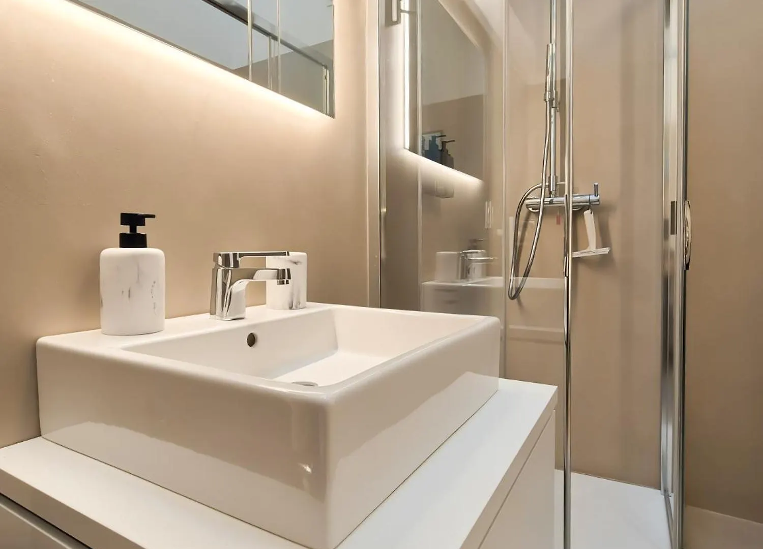 Modern Loft, Design & Comfort Milaan Appartement